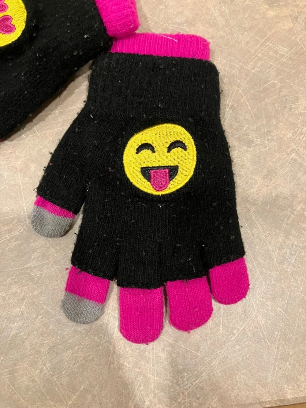 NWOT Girl’s Emoji Gloves